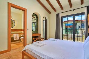 เตียงในห้องที่ Villa Thalia - Ultra luxury villa for 10 people