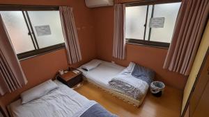 Posteľ alebo postele v izbe v ubytovaní Hostel Blue Door ホステル ブルードア