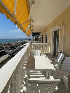 Uma varanda ou terraço em Olympic Beach Rooms