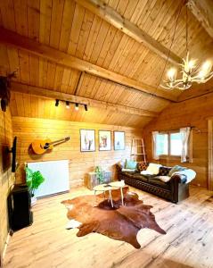 Кът за сядане в Cozy chalet with garden and jacuzzi near Amsterdam