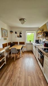 A kitchen or kitchenette at Stadtoase mit traumhaftem Ausblick