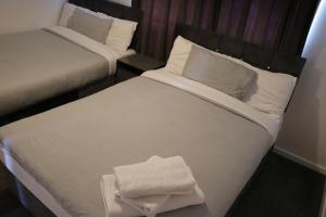 Postelja oz. postelje v sobi nastanitve Cosy 2 Bed with Parking Near Piccadilly, Etihad Stadium and COOP Live Sleeps up to 5