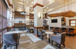 אזור ישיבה ב-Extended Stay America Premier Suites - Cleveland - Independence