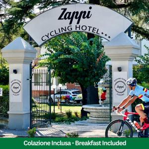 תעודה, פרס, שלט או מסמך אחר המוצג ב-ZAPPI CYCLING HOTEL