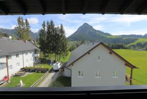 Uma vista da montanha tirada do apartamento 