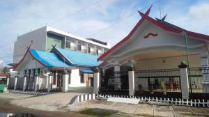 a building with a store with a roof at Avicenna Hotel in Palangkaraya