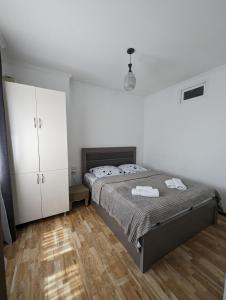 een slaapkamer met een bed en een witte kast bij Apartment in Mestia in Mestia