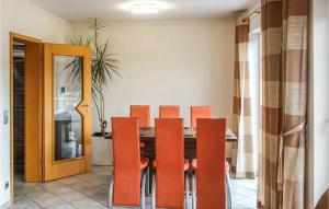 Un lugar para sentarse en Nice Home In Bad Ems With Kitchen