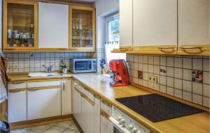 Una cocina o cocineta en Nice Home In Bad Ems With Kitchen