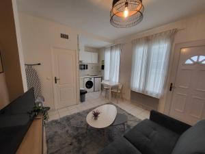 Η κουζίνα ή μικρή κουζίνα στο Appartement spacieux 28m2 avec chambre séparée