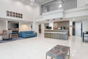 Area tempat duduk di Comfort Inn & Suites New Orleans Airport North