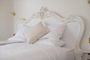 Katil atau katil-katil dalam bilik di The Stella Historic Llandudno Bed & Breakfast