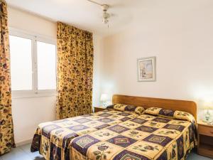 a bedroom with a bed and a window at BelleVue Aquarius in Puerto del Carmen