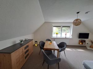 Televisor o centre d'entreteniment de Bei Zittau Ferienwohnung Frieda mit Camping und Biker Hütten am Zittauer Gebirge