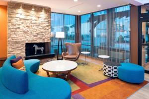 Ruang duduk di Fairfield Inn & Suites by Marriott Houston Pasadena