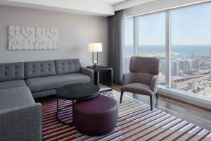 Zona d'estar a Delta Hotels by Marriott Toronto