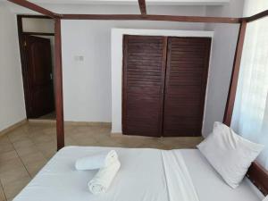 Vuode tai vuoteita majoituspaikassa Diani 2BR Coastal Villa - 4 Mins To The Beach