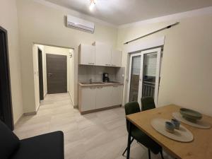 Кухня или кухненски бокс в Guest house Adria