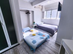 מיטה או מיטות בחדר ב-Pillows CoLiving