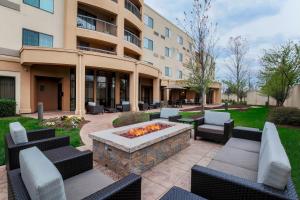 Istumisnurk majutusasutuses Courtyard by Marriott Potomac Mills Woodbridge