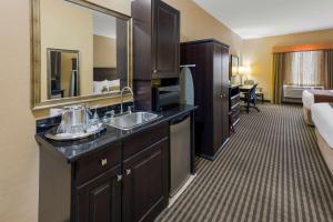 Gambar di galeri bagi Best Western Sunrise Inn & Suites di Stony Plain