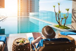 Bazén v ubytování Gonsala Hotel Nha Trang nebo v jeho okolí