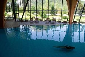 A piscina localizada em Grand Hotel Kronenhof ou nos arredores