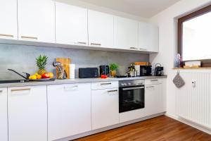 Una cocina o kitchenette en ARMONIA - Nähe Messe&City I WLAN I Parken I Arbeitsplatz