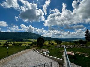 Dabas ainava brīvdienu mājas tuvumā