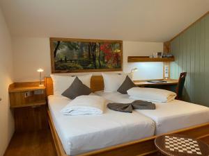 a bedroom with two beds with white pillows at Hotel Blumenbach in Berlin