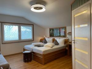 a bedroom with a bed with white sheets and a window at Hotel Blumenbach in Berlin