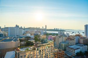 Una vista general de Pattaya centro o una vista desde la ciudad tomada desde el hotel