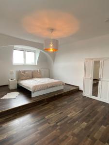 a bedroom with a bed and a window at 4 Zimmer Design Atelier Wohnung in Goslar