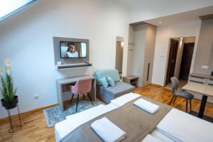 Un televizor și/sau centru de divertisment la Végvár Spa Apartman