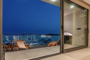 Un balcón o terraza en Seaside Serenity Suite Preveza