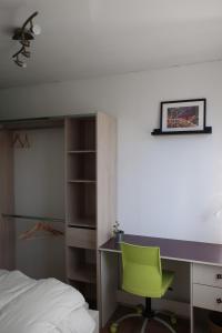 Appartement avec jardin au coeur de Rennes 객실 침대