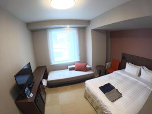 Voodi või voodid majutusasutuse Hiyori Hotel Osaka Namba Station toas