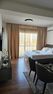 Giường trong phòng chung tại Podgorica apartments Planet