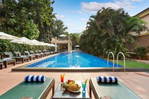 Swimming pool sa o malapit sa Seashell Suites and Villas- Candolim Goa