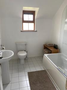 Ванна кімната в Kenmare Holiday Cottage