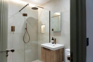 Un baño de The Verdant Apartment