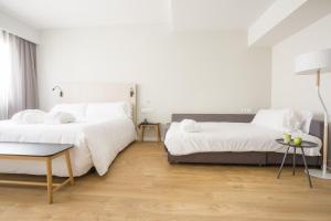 A bed or beds in a room at ARTIEM Madrid