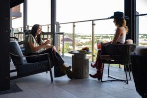 SpringHill Suites by Marriott Fort Worth Historic Stockyards tesisinde konaklayan konuklar