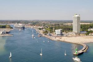 a river with boats in the water and a beach at Beachside 2-Zimmer-Meerblick-Appartement in Lübeck