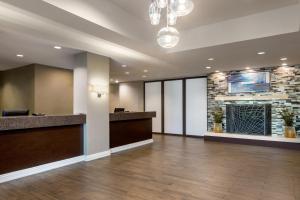 Area lobi atau resepsionis di Residence Inn by Marriott Las Vegas Hughes Center