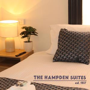 Kama o mga kama sa kuwarto sa The Hampden Suites