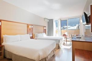 A bed or beds in a room at Hotel Best Andorra Center