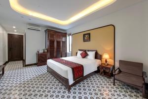 Cama ou camas em um quarto em Le Maison Tam Coc Boutique Hotel