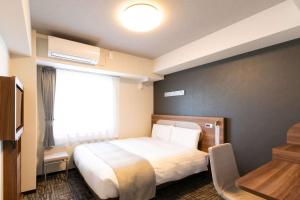 Tempat tidur dalam kamar di Comfort Hotel Shin-Osaka