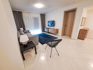 Un televizor și/sau centru de divertisment la Apartment Sunshine view by Interhome